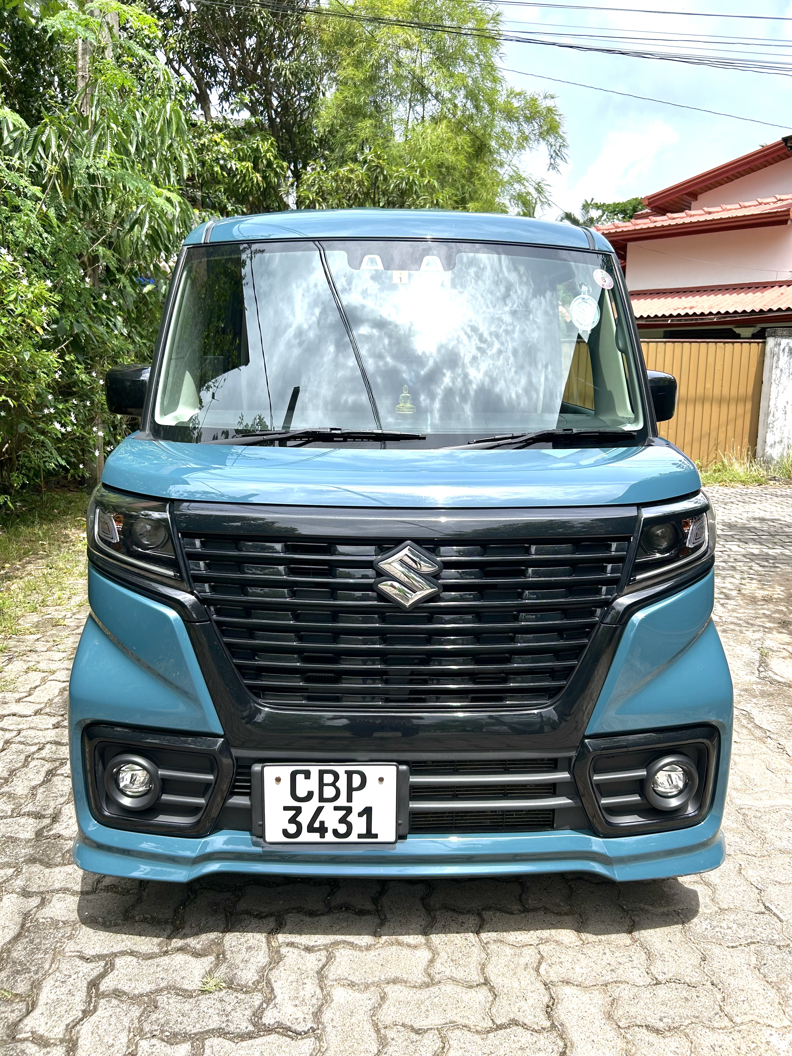 Suzuki Spacia